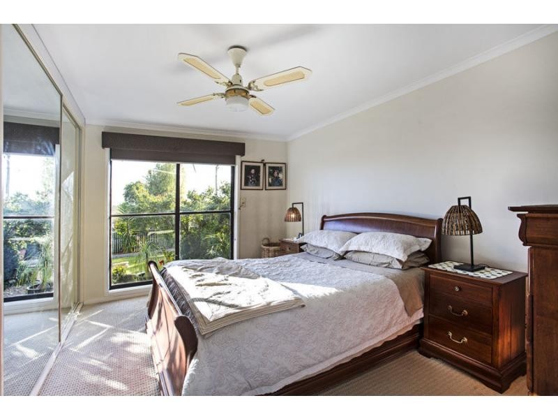 6 CANNES AVENUE, Avondale Heights VIC 3034