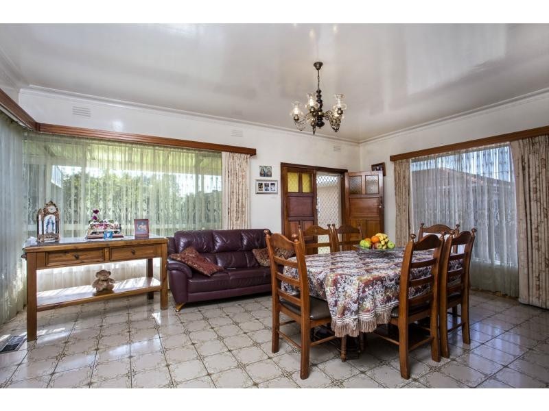 22 Robson Avenue, Avondale Heights VIC 3034