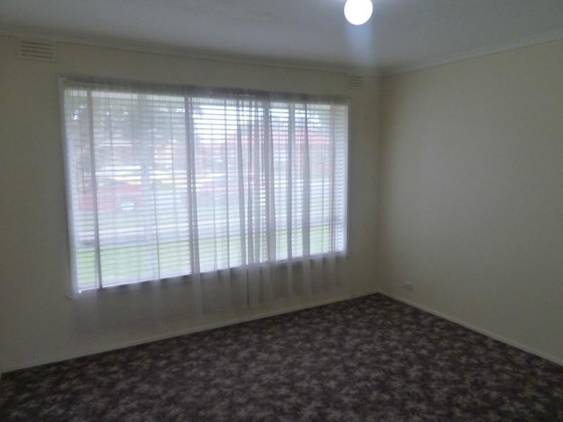 16 George Street, St Albans VIC 3021