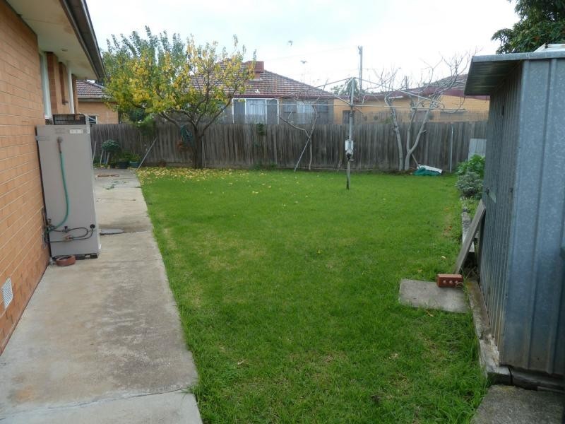 16 George Street, St Albans VIC 3021