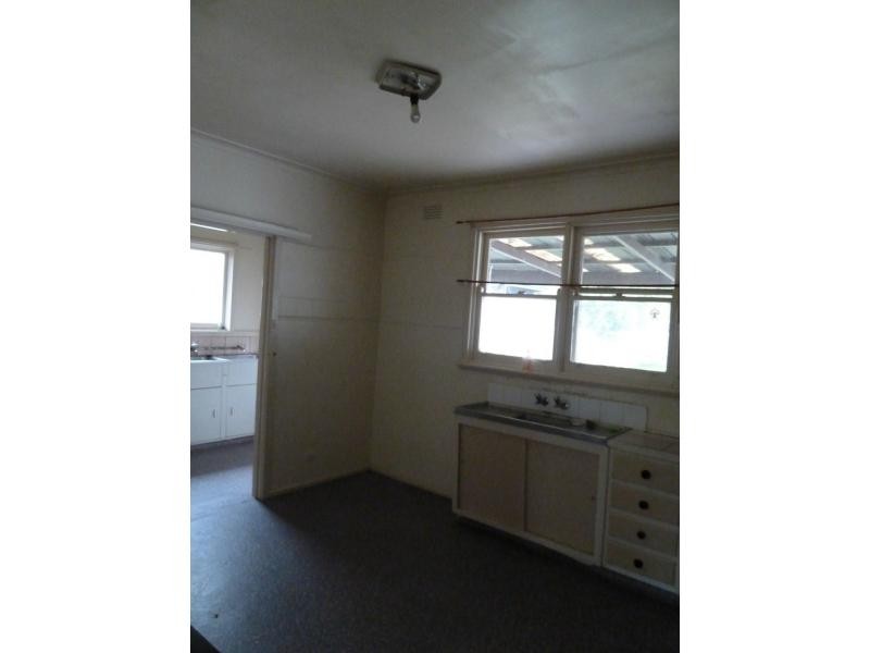 24 Hanley Street, Avondale Heights VIC 3034