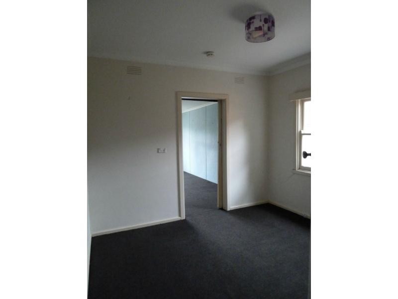 24 Hanley Street, Avondale Heights VIC 3034