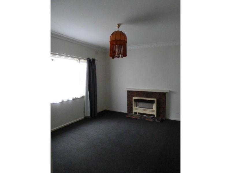 24 Hanley Street, Avondale Heights VIC 3034