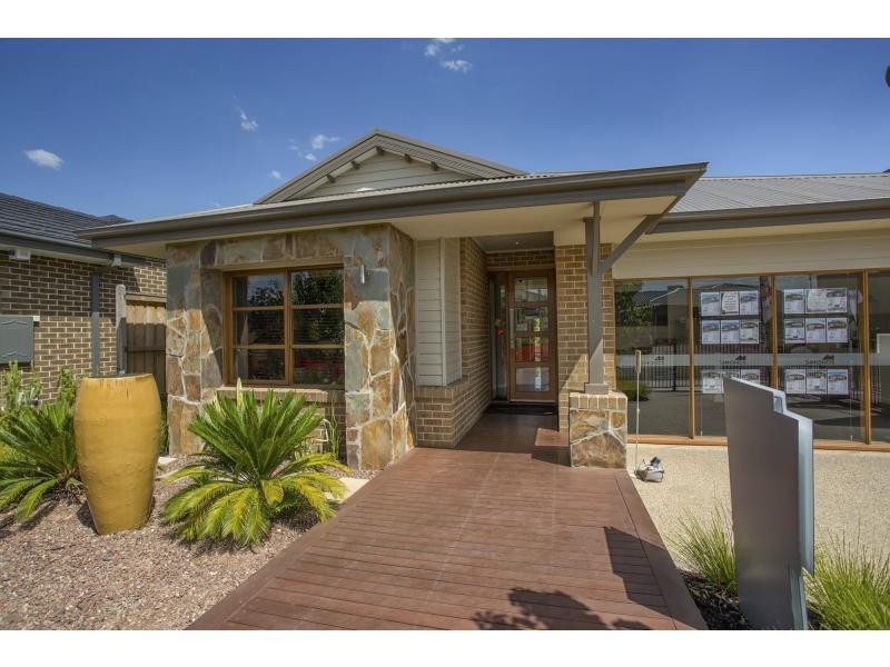 5 Peppermint Grove, Taylors Hill VIC 3037