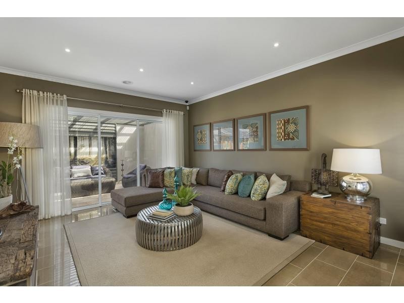 5 Peppermint Grove, Taylors Hill VIC 3037