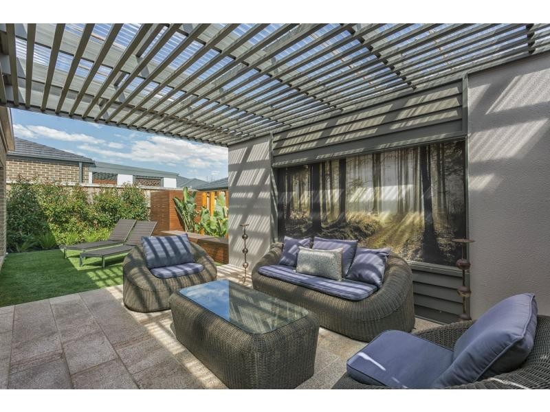 5 Peppermint Grove, Taylors Hill VIC 3037