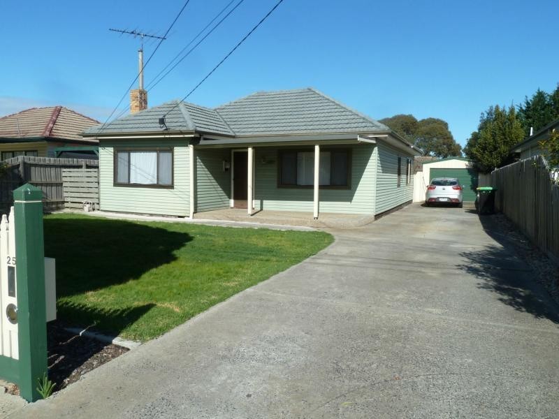 25 Skewes Street, Avondale Heights VIC 3034