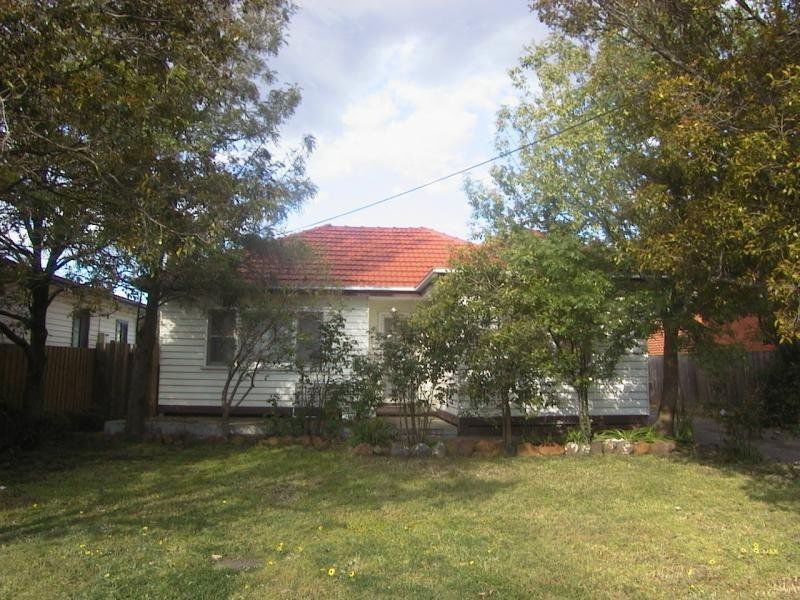 24 Hanley Street, Avondale Heights VIC 3034