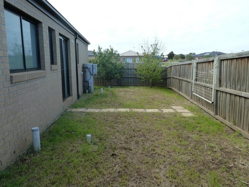 39/20 – 22 Roslyn Park Drive, Melton West VIC 3337