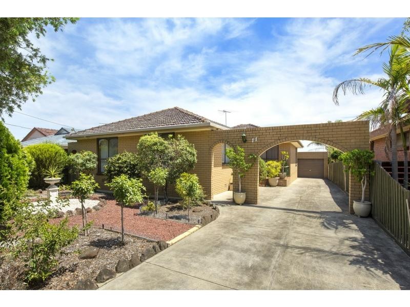 11 Thompson Street, Avondale Heights VIC 3034