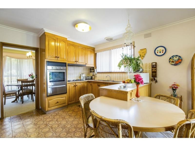 11 Thompson Street, Avondale Heights VIC 3034