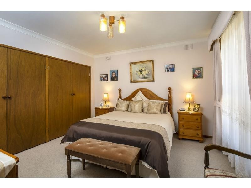 11 Thompson Street, Avondale Heights VIC 3034