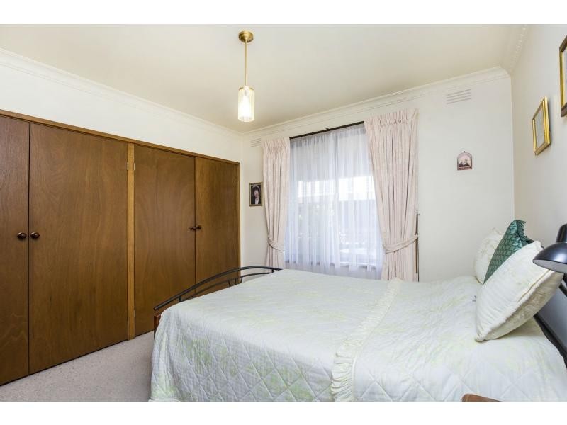 11 Thompson Street, Avondale Heights VIC 3034