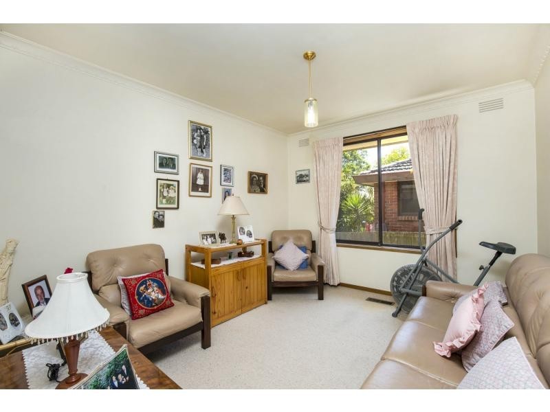 11 Thompson Street, Avondale Heights VIC 3034