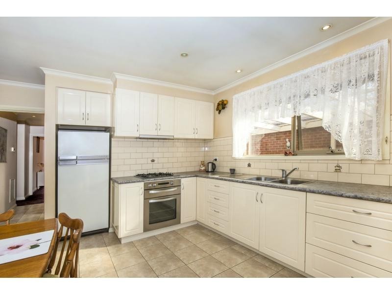 99 Military Road, Avondale Heights VIC 3034