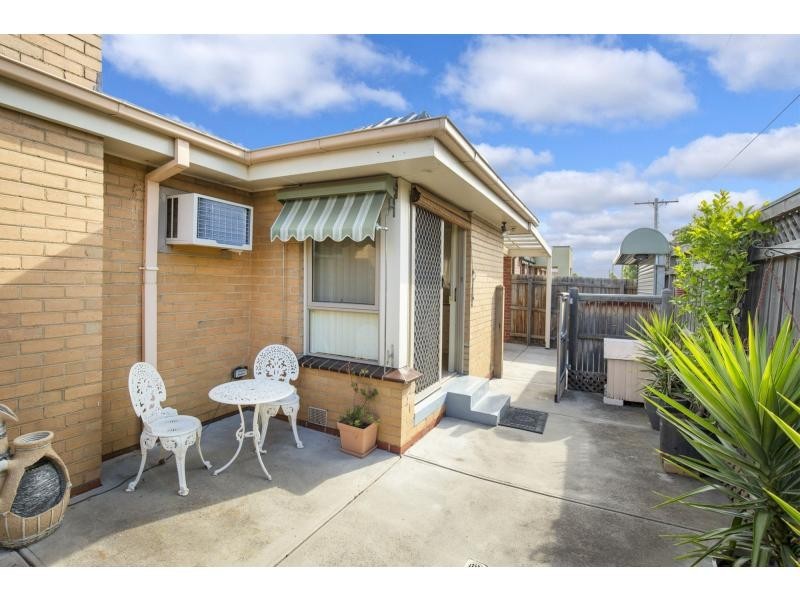 99 Military Road, Avondale Heights VIC 3034