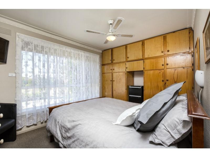 5 Macey Avenue, Avondale Heights VIC 3034