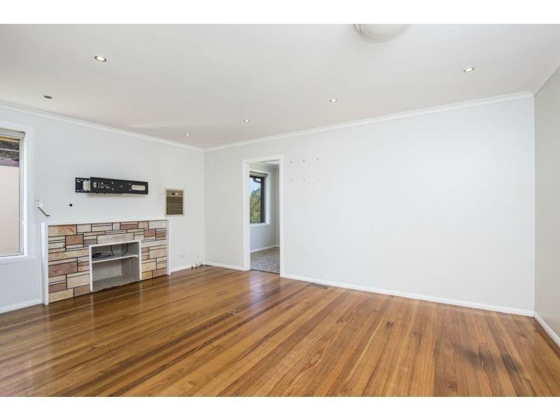 25 Barbara Crescent, Avondale Heights VIC 3034