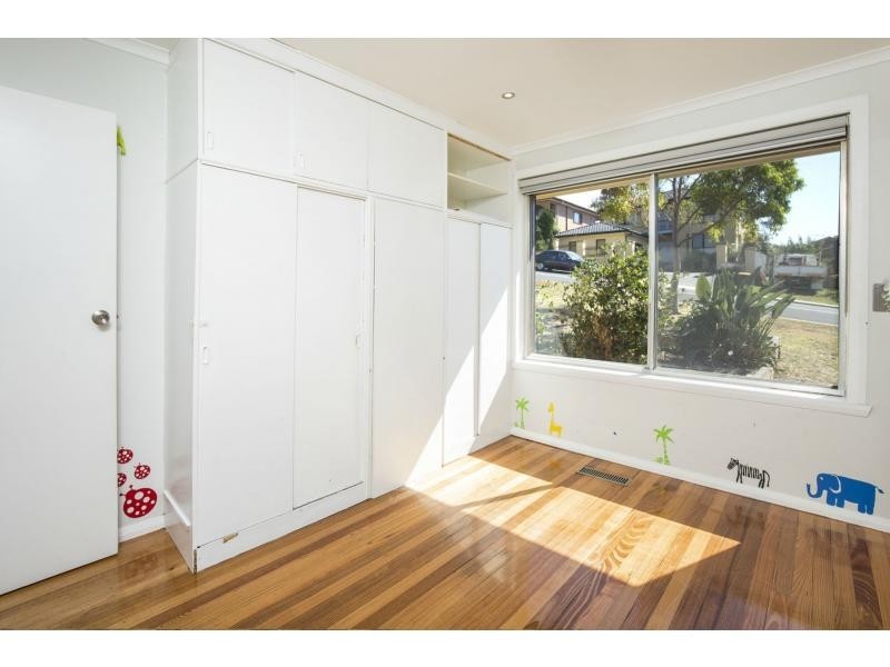 25 Barbara Crescent, Avondale Heights VIC 3034