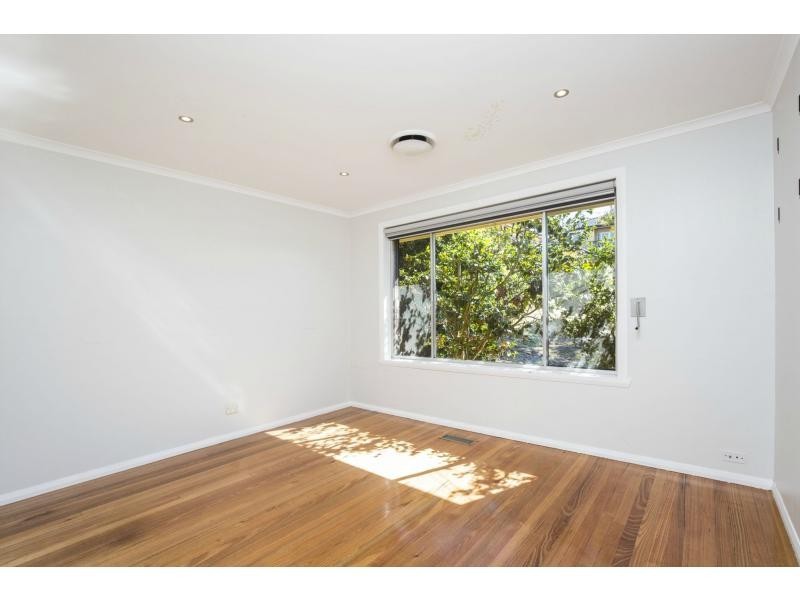 25 Barbara Crescent, Avondale Heights VIC 3034