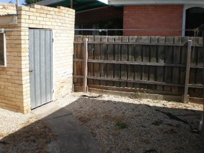 1/1 Wood Street, Avondale Heights VIC 3034