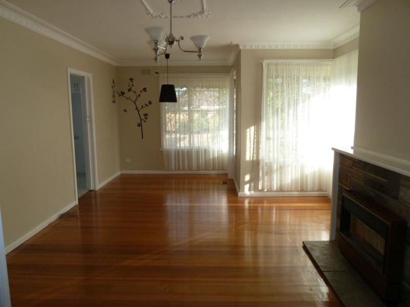 8 Norma Court, Avondale Heights VIC 3034