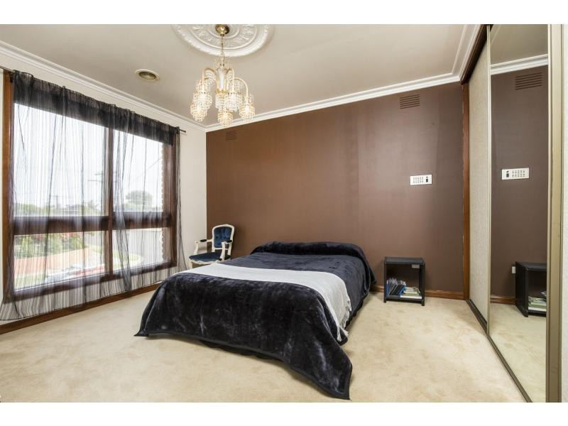 14 Lovett Drive, Avondale Heights VIC 3034