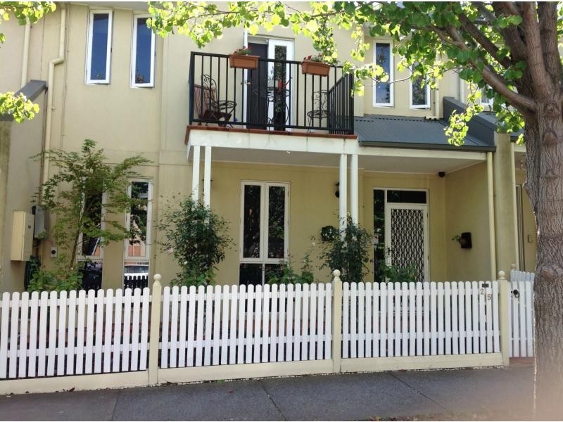 25 Waterford Avenue, Maribyrnong VIC 3032