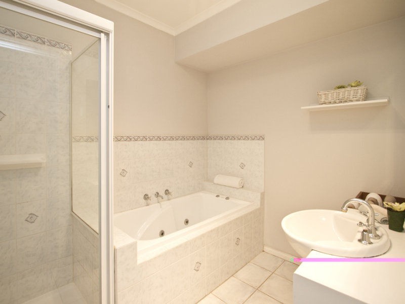 25 Waterford Avenue, Maribyrnong VIC 3032