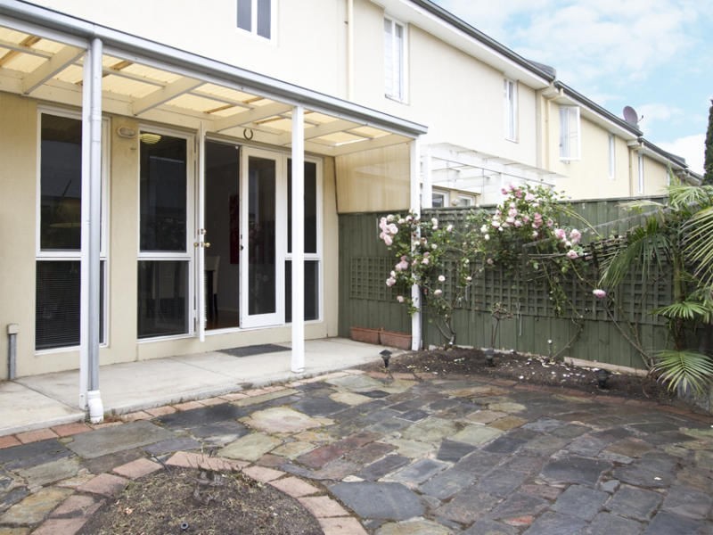 25 Waterford Avenue, Maribyrnong VIC 3032