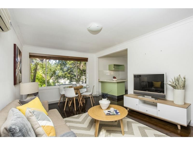 1/6 Irvine Crescent, Brunswick West VIC 3055