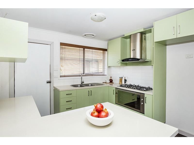 1/6 Irvine Crescent, Brunswick West VIC 3055