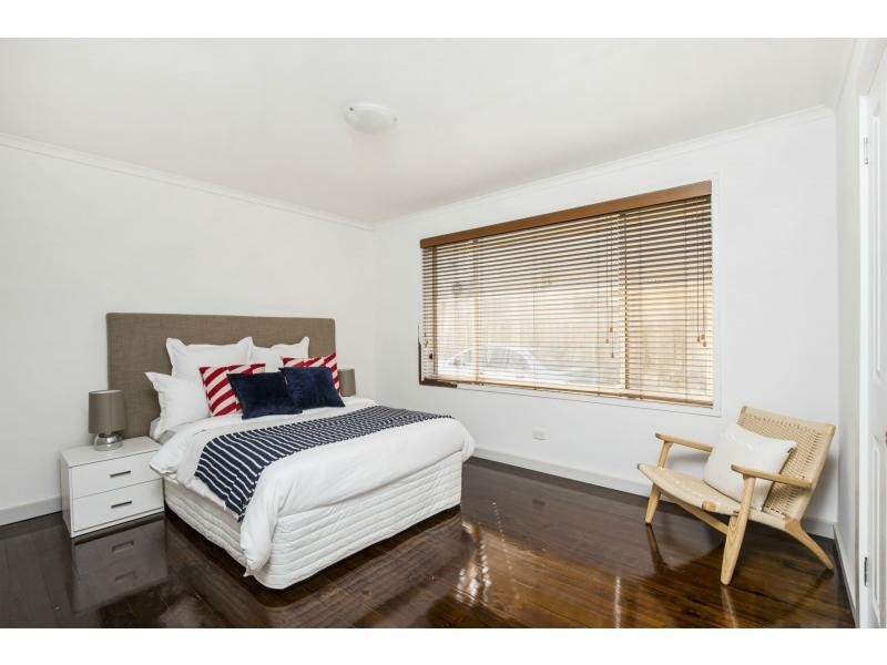 1/6 Irvine Crescent, Brunswick West VIC 3055