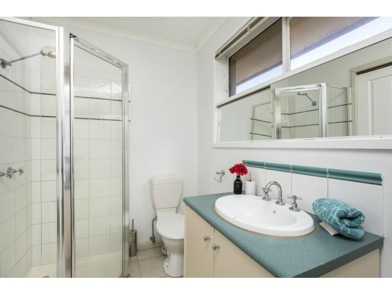 1/6 Irvine Crescent, Brunswick West VIC 3055