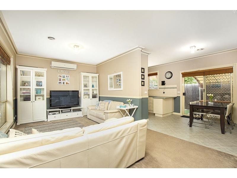 2/49 Quinn Grove, Keilor East VIC 3033