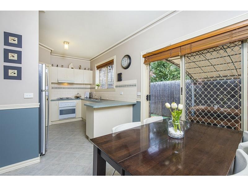 2/49 Quinn Grove, Keilor East VIC 3033