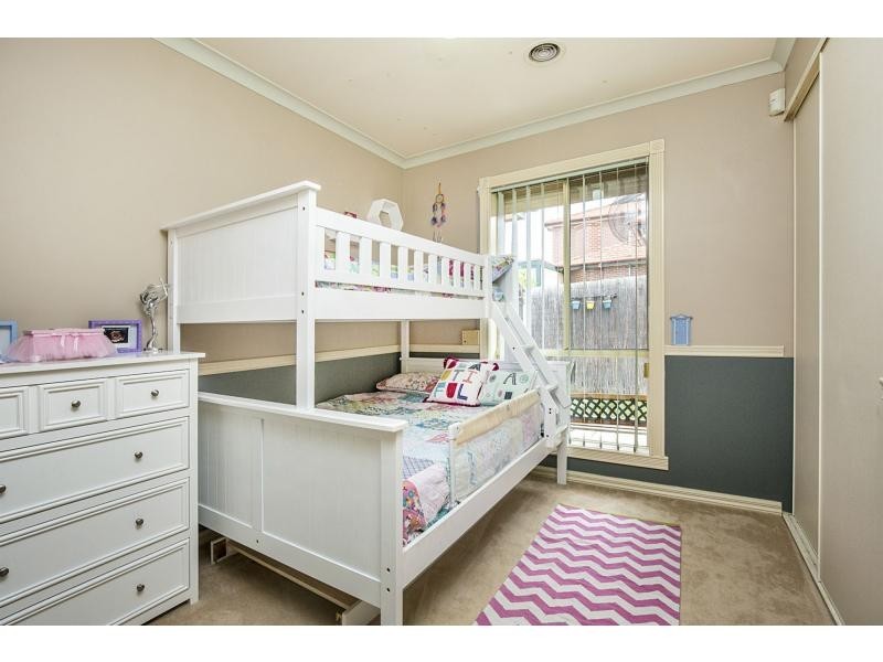 2/49 Quinn Grove, Keilor East VIC 3033