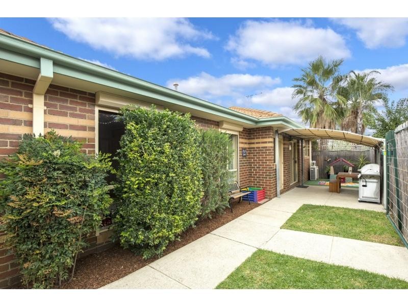 2/49 Quinn Grove, Keilor East VIC 3033