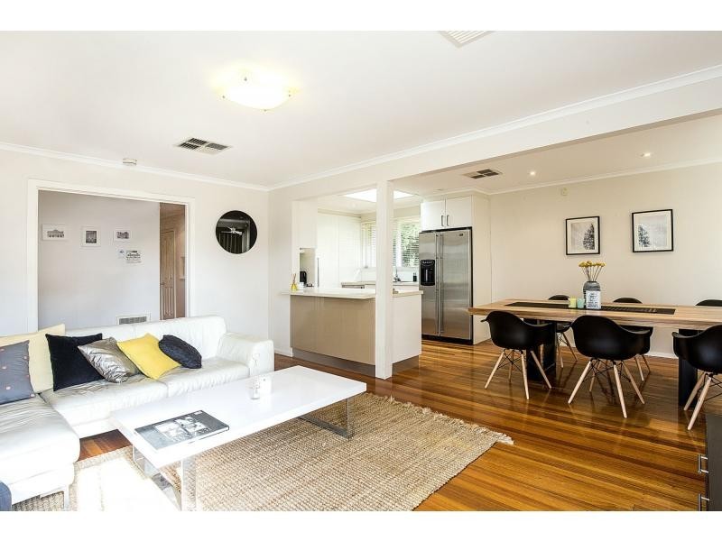 31 Barbara Crescent, Avondale Heights VIC 3034