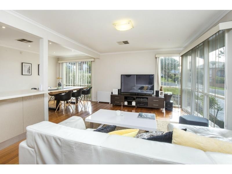 31 Barbara Crescent, Avondale Heights VIC 3034