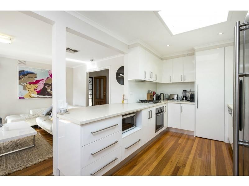 31 Barbara Crescent, Avondale Heights VIC 3034