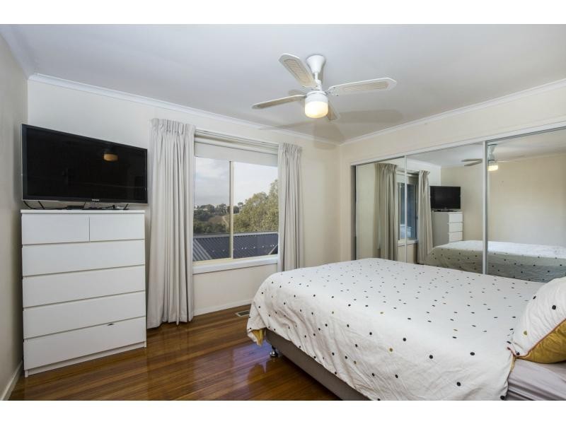 31 Barbara Crescent, Avondale Heights VIC 3034