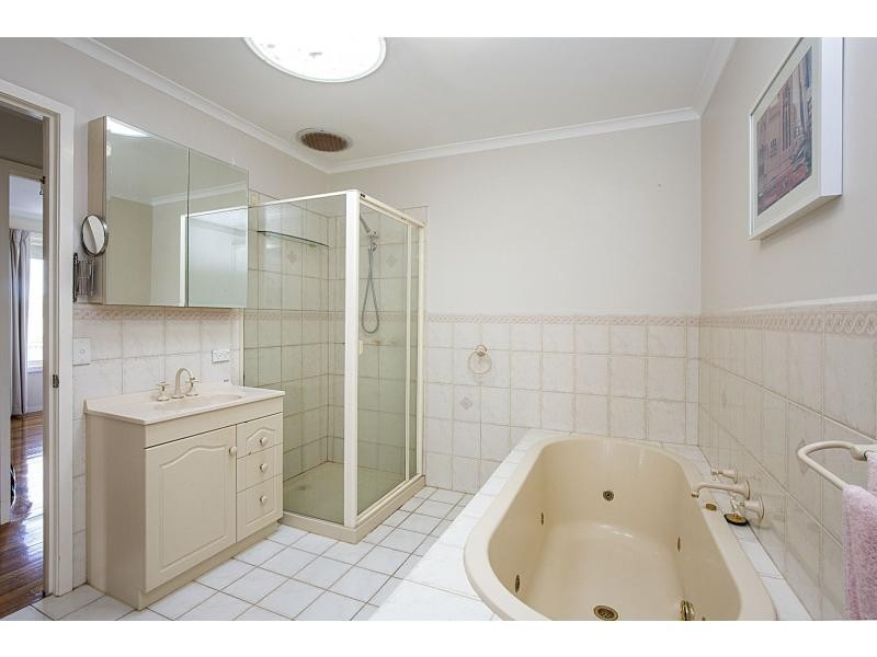 31 Barbara Crescent, Avondale Heights VIC 3034