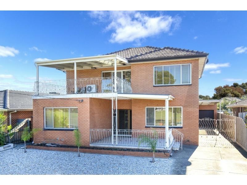 8 Westminster Drive, Avondale Heights VIC 3034