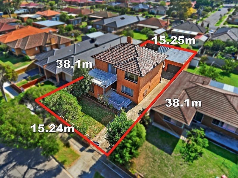 8 Westminster Drive, Avondale Heights VIC 3034