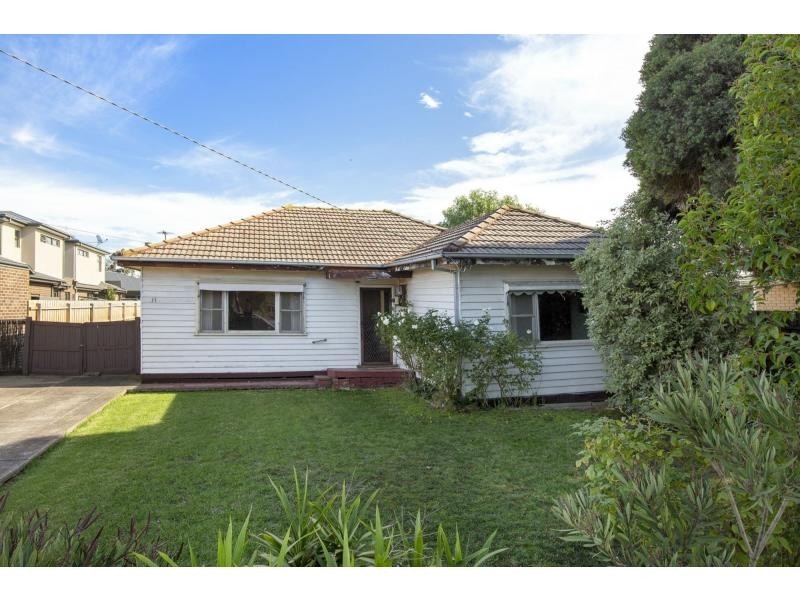 17 Cresswold Avenue, Avondale Heights VIC 3034