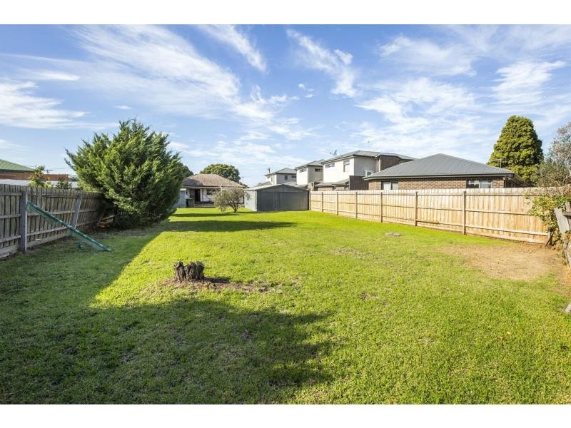 17 Cresswold Avenue, Avondale Heights VIC 3034