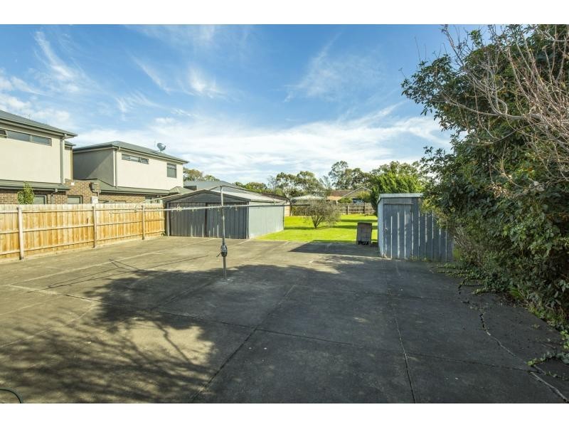 17 Cresswold Avenue, Avondale Heights VIC 3034