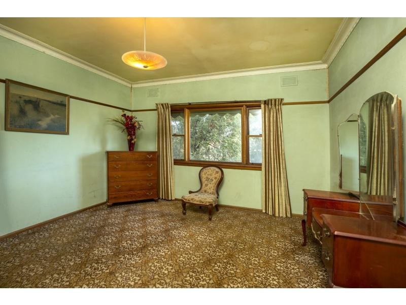 17 Cresswold Avenue, Avondale Heights VIC 3034