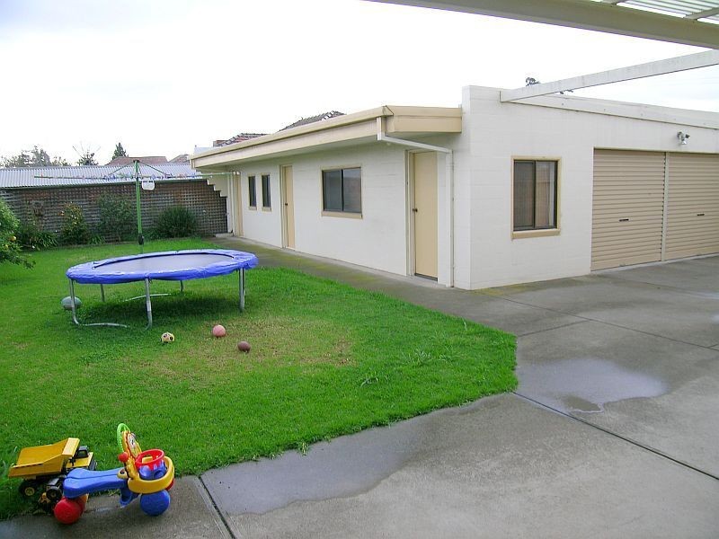 9 Sydney Street, Avondale Heights VIC 3034